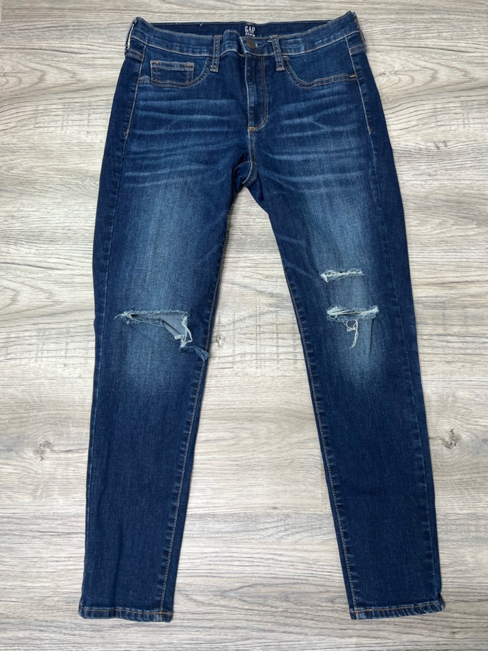 GAP Denim, Distressed Favorite Jegging 602 in Dark Wash size 29 Regular / 8